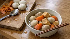 里芋と人参、厚揚げのほっとする煮物—だしで煮て、醤油は最後に香りよく