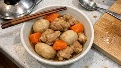 圧力鍋で5分加圧、里芋と鶏もも肉のほくほく和風煮物—味しみのコツも