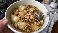 鍋ひとつでほっとする味に。かぶと鶏ひき肉のそぼろ煮、とろみ仕上げのコツ