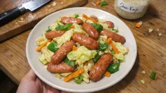 フライパンひとつでさっと完成：ウインナーと野菜の塩麹炒め、まろやか旨みで味が決まる