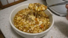 残りカレーがごちそうに変わる:鍋ひとつで作るとろ旨カレーチーズリゾット