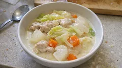 圧力鍋で5分加圧:白菜と大根たっぷり、ルーで作るやさしいクリームシチュー