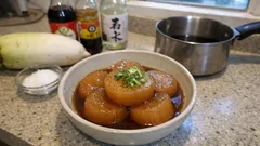 無水鍋でしっとり味しみ:基本調味料だけの「ほっこり大根煮」