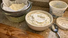 レンジ3分+放置10分で濃厚に:器具いらずの水切りヨーグルト(ギリシャ風)の作り方